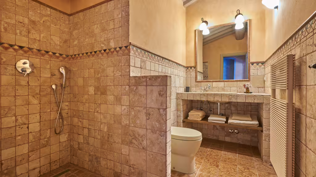 Middle section - bathroom